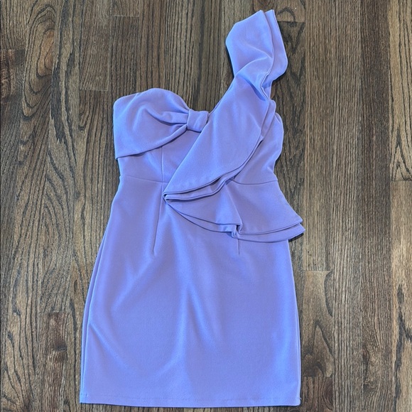 Lavender hello Molly dress size small worn once. - Picture 4 of 5